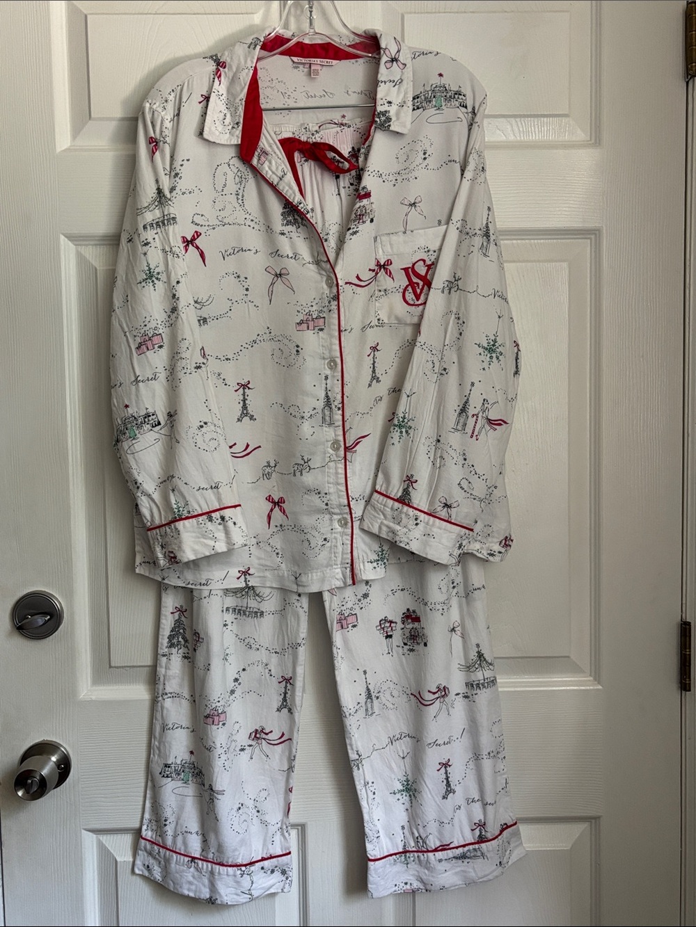 Victorias Secret Winter Holiday Pajama Set City Theme skiing size Medium Festive